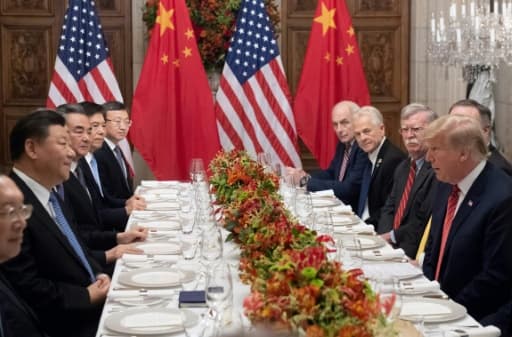 Les présidents américain Donald Trump et chinois Xi Jinping, avec leurs délégations, le 1er décembre 2018 à Buenos Aires Les présidents américain Donald Trump et chinois Xi Jinping, avec leurs délégations, le 1er décembre 2018 à Buenos Aires