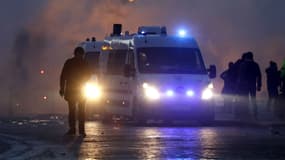 Illustration - Des CRS sur les Champs-Elysées à Paris samedi