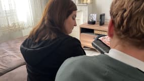 Des victimes d'une arnaque aux logements sociaux par une agence immobilière à Nice, en février 2024.