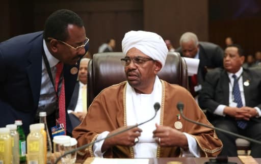 Le président soudanais Omar el-Béchir assiste au sommet annuel des dirigeants arabes, le 29 mars 2017 à Sweimeh, en Jordanie