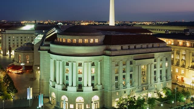 La société FirstFuel a utilisé le big data pour réduire la facture électrique du Ronald Reagan Building de 800 000 dollars.