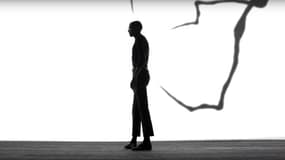 Stromae dans son clip "Quand c'est?"