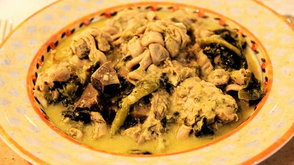 La soupe traditionnelle grecque servie à Pâques.