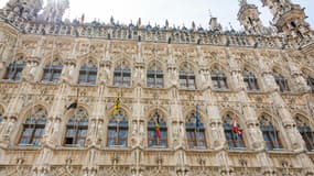 La façade de la mairie de Louvain en Belgique, le 21 mai 2022