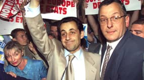Nicolas Sarkozy, tête de liste RPR-DL aux européennes, arrivant à un meeting à Lyon, le 10 juin 1999, à trois jours du scrutin. Il sait que la droite se dirige vers un naufrage.