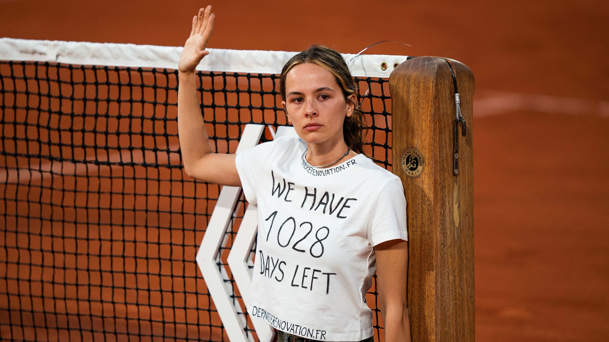 Roland-Garros: la militante qui sâest attachÃ©e au filet raconte ses 40 heures de garde Ã  vue