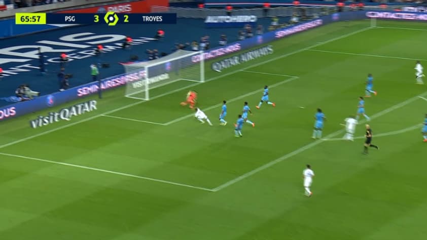 Mbappé manque son duel face à Gallon. Mbappé manque son duel face à Gallon.