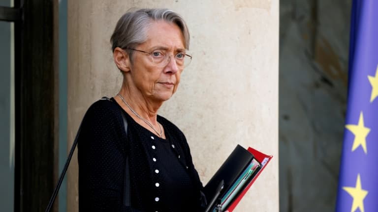 La Première ministre Elisabeth Borne à la sortie du Conseil des ministres, le 19 octobre 2022 à l'Elysée, à Paris