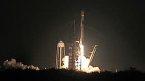 L'atterrisseur Athena d'Intuitive Machines sur une fusée Falcon 9 de SpaceX, décollant du complexe de lancement 39A du Centre spatial Kennedy de la NASA, en Floride, le 26 février 2025.