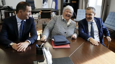 Gilles Simeoni, président du conseil exécutif de Corse; Jacqueline Gourault, ministre auprès du ministre de l'Intérieur et chargée du dossier corse; et Jean-Guy Talamoni, président de l'Assemblée de Corse, le 5 janvier 2018 à Ajaccio.