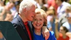 Bill (g) et Hillary Clinton, le 13 juin 2015 à New York