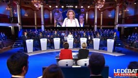 Les candidats face aux journalistes lors du deuxième débat de la primaire de la droite et du centre.