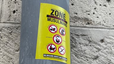 Un autocollant islamophobe collé dans une rue d'Orléans