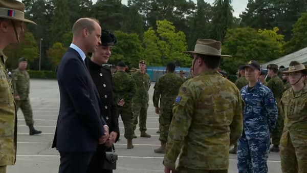 William et Kate ont rendu visite aux troupes du Commonwealth e 16 septembre.