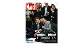 Emmanuel et Brigitte Macron en Une du Paris Match du 27 avril 2017. 