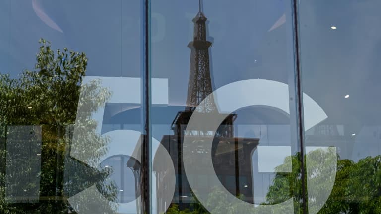 Le bras de fer a pris fin, sous conditions: la 5G sera déployée à Paris "dans les prochaines semaines" grâce à un accord annoncé vendredi entre la mairie et les opérateurs télécoms
