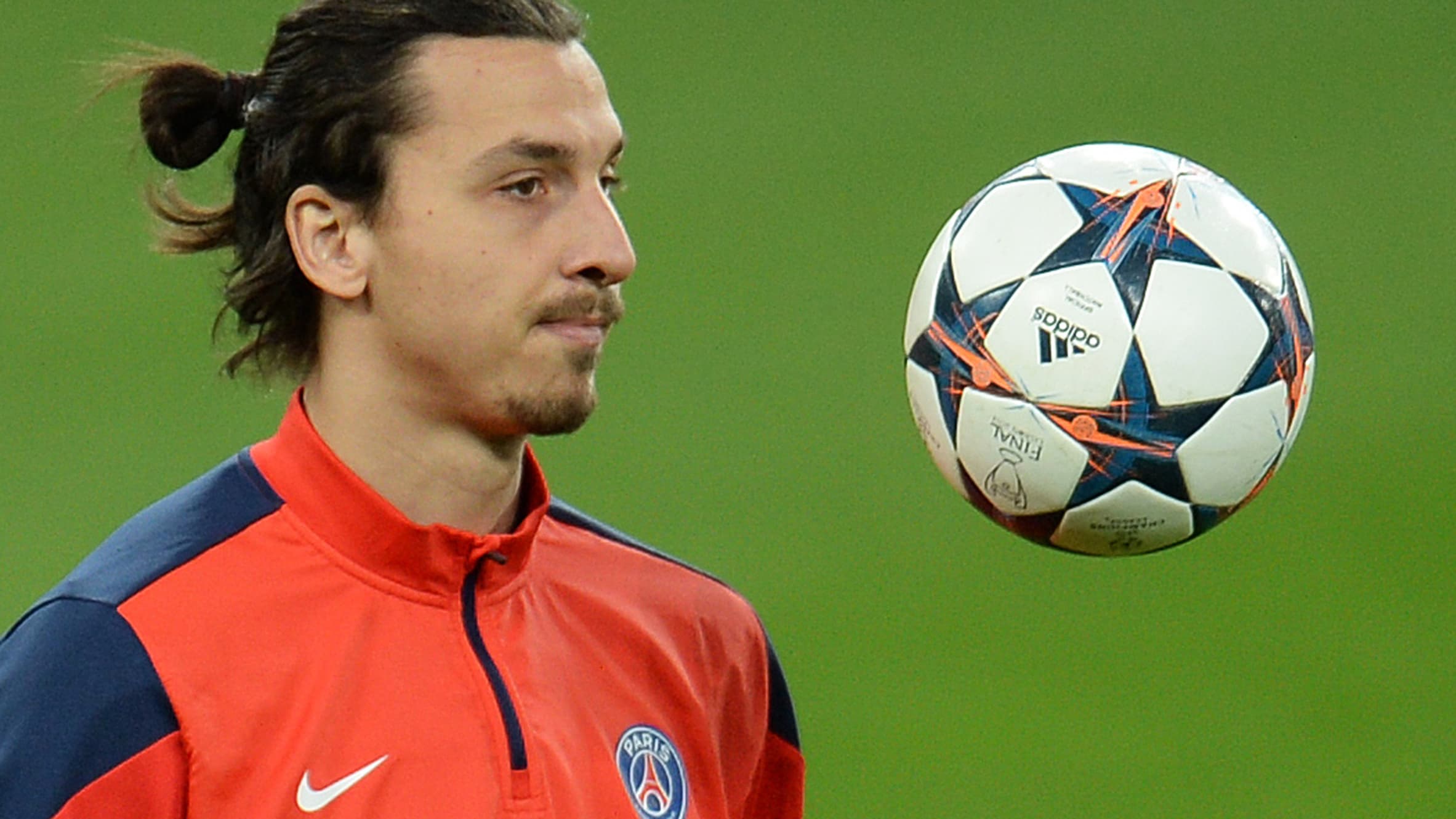 L'attaquant du PSG Zlatan Ibrahimovic s'entraîne à Leverkusen, le 17 février. L'attaquant du PSG Zlatan Ibrahimovic s'entraîne à Leverkusen, le 17 février.