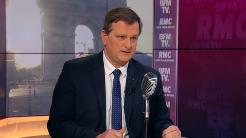 "Il n'est pas en situation de gagner": Louis Aliot appelle Eric Zemmour à soutenir Marine Le Pen