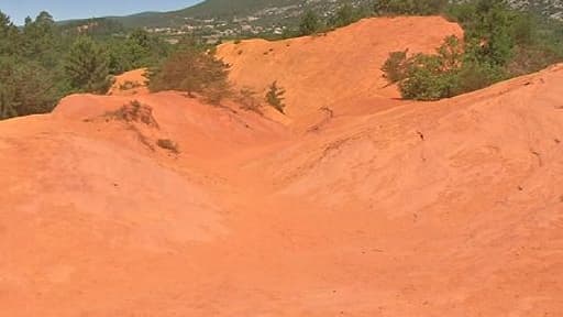 Ancienne exploitation d'ocres, cette randonnée tire son nom de sa ressemblance avec la célèbre vallée américaine
