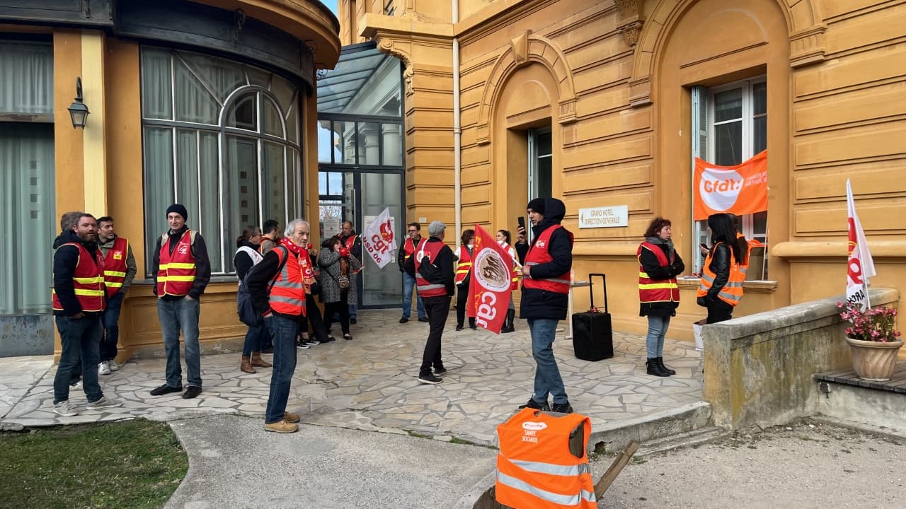 Demonstrators partially block Cimiez hospital in Nice over pension reform