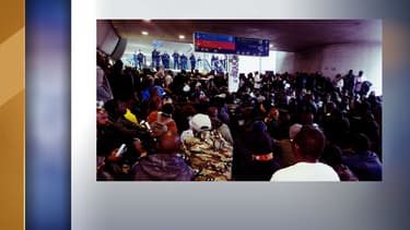 Des sans-papiers ont organisé un sit-in dimanche à Roissy