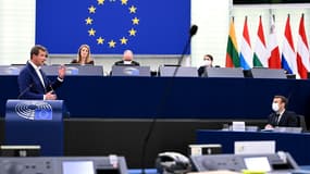 Yannick Jadot s'adresse à Emmanuel Macron le 19 janvier 2022 au Parlement européen de Strasbourg. 