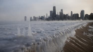 Alors que les Etats-Unis sont touchés par une vague de froid extrême, la température devrait remonter de plus de 30 degrés dans certaines villes