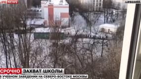 Capture d'écran de la chaîne russe LifeNews, montrant l'école moscovite où s'est déroulée la prise d'otages.
