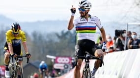 Alaphilippe domine Roglic lors de la Flèche wallonne 2021