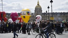 Mardi soir, la CGT, FO, FSU, Solidaires, l'Unef, l'UNL et Fidl ont appelé leurs organisations respectives à "construire" deux nouvelles journées de grèves et de manifestations. 