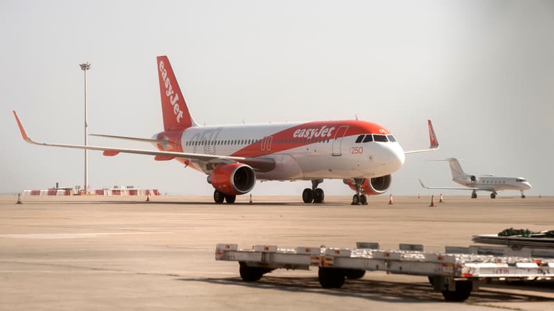 Un appareil de la compagnie EasyJet, le 8 novembre 2015 à l'aéroport Larnaca à Chypre. (Photo d'illustration)