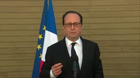 François Hollande souhaite que la "réponse" américaine en Syrie soit "poursuivie"
