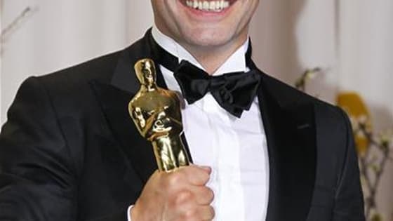 On a beaucoup parlé de la carrière américaine et des millions de dollars qui pourraient s'offrir à Jean Dujardin depuis qu'il a remporté l'Oscar du Meilleur acteur, mais il existe un moyen moins conventionnel de rentabiliser sa statuette: la vendre aux en