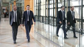 Le ministre de l'Économie Antoine Armand et le ministre du Budget Laurent Saint-Martin dans les couloirs de Bercy, le 10 octobre 2024.