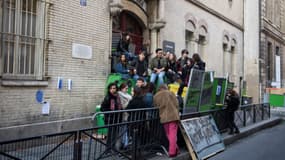 Plusieurs sites de l'université Paris IV ont été bloqués ce lundi