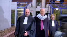 Georges Tron, accompagné de son avocat Me Dupond-Moretti, à son arrivée au tribunal de Bobigny.