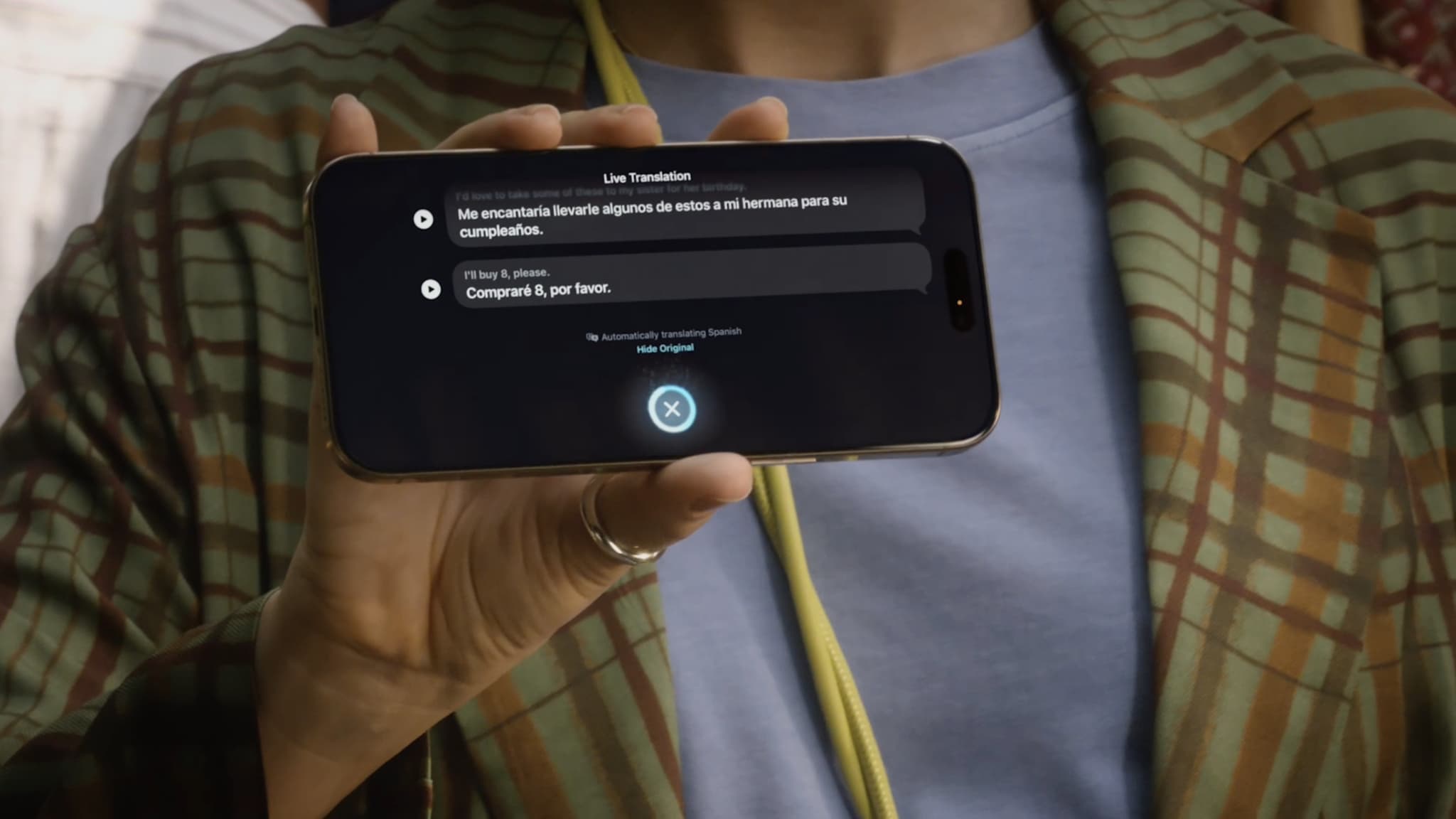 Pour vous faire comprendre, vous pouvez aussi répondre dans votre langue et demander la traduction dans une autre sur votre iPhone