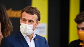 Emmanuel Macron lors d'une étape du Tour de France, le 15 juillet