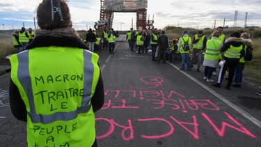 Des gilets jaunes, à Frontignan dans l'Hérault, le 3 décembre.