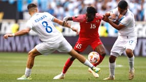 Jordan Leborgne, joueur de l'équipe de Guadeloupe de football, en rouge, lors d'un match de la Gold Cup 2023 face au Guatemala, le 4 juillet 2023