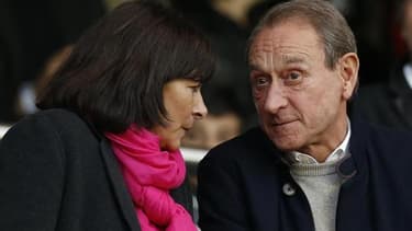 Anne Hidalgo aux côtés du maire de Paris Bertrand Delanoë. La première adjointe chargée de l'urbanisme a désormais le feu vert des militants pour se lancer dans la bataille de la mairie de Paris en vue d'un probable duel avec l'UMP Nathalie Kosciusko-Mori