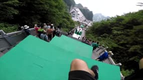 En 2 minutes chrono, vivez la descente de la "Porte du paradis" en Chine