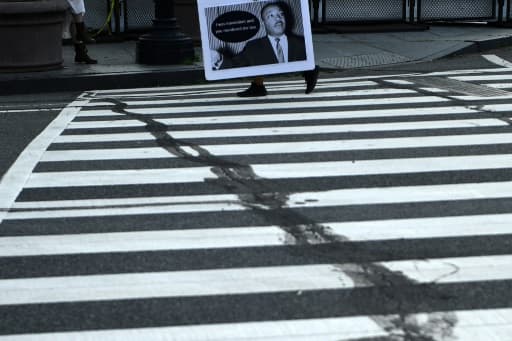 Des manifestants marchent contre le racisme dans les rues de Washington, le 6 juin 2020 Des manifestants marchent contre le racisme dans les rues de Washington, le 6 juin 2020