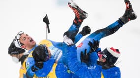 La joie de l'équipe de France à l'arrivée de Jules Lapierre