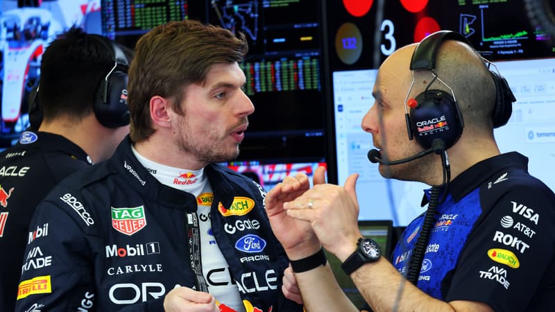 Max Verstappen en discussion avec son ingenieur Gianpiero Lambiase le 19 fevrier 2026 2267357