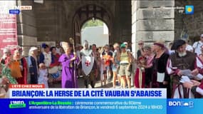 L'été chez nous: la herse de la cité Vauban de Briançon s'abaisse lors d'une fête médiévale