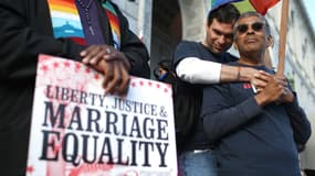 Des centaines de militants de la cause homosexuelle sont attendus sur les marches de l'imposant édifice, où ils étaient déjà présents la veille à l'occasion d'une première audience.