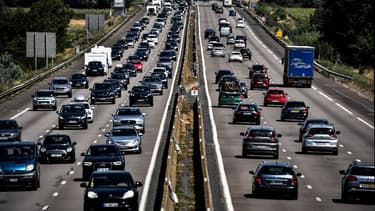 Voitures sur l'autoroute en France