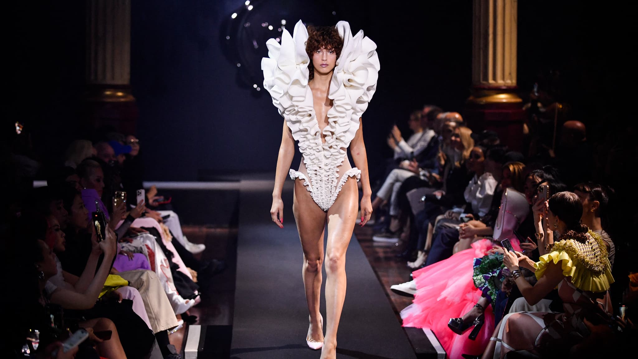 Défilé Viktor & Rolf haute couture automne-hiver 2023-2024 Défilé Viktor & Rolf haute couture automne-hiver 2023-2024