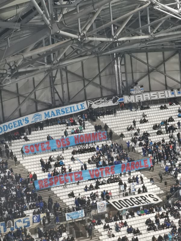 Des banderoles au Vélodrome avant OM-Metz, 9 février 2024